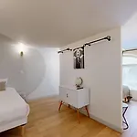230 Mayfair - Superb In