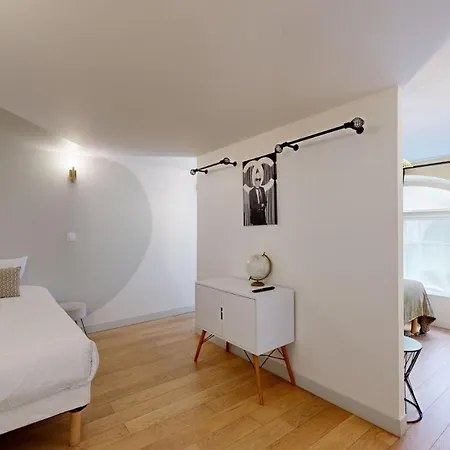 230 Mayfair - Superb In